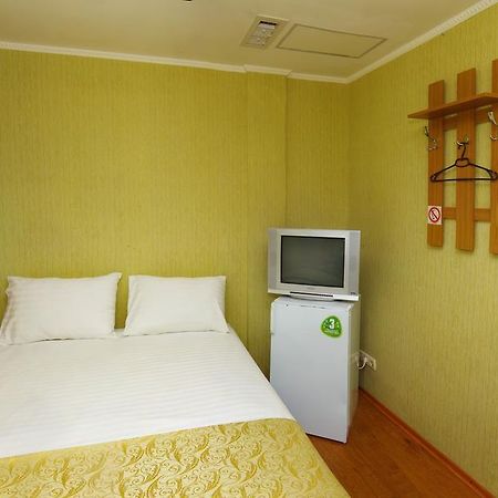 Tokyo Star Economy Hotel Одесса Экстерьер фото