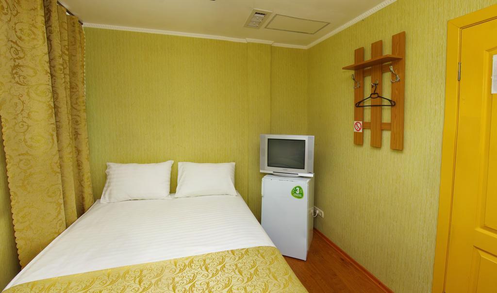 Tokyo Star Economy Hotel Одесса Экстерьер фото